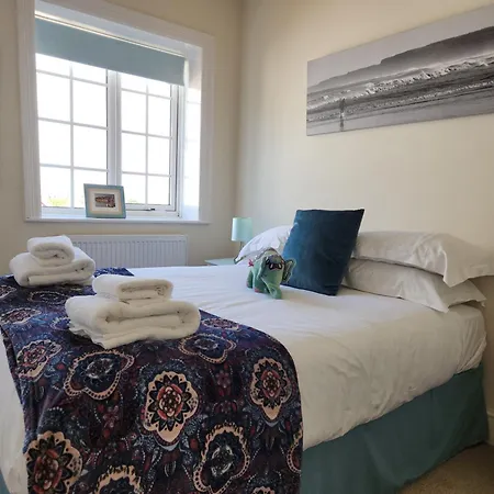 80 Filey Road - 2 Bed First Floor With Sea Views And Parking 公寓