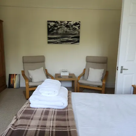 Apartment 80 Filey Road - 2 Bed First Floor With Sea Views And Parking
