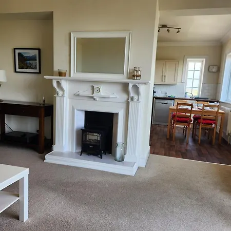 80 Filey Road - 2 Bed First Floor With Sea Views And Parking Apartment