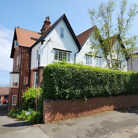 Apartment 80 Filey Road - 2 Bed First Floor With Sea Views And Parking Scarborough