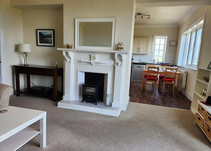 80 Filey Road - 2 Bed First Floor With Sea Views And Parking Apartment