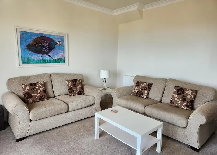 Apartment 80 Filey Road - 2 Bed First Floor With Sea Views And Parking Scarborough