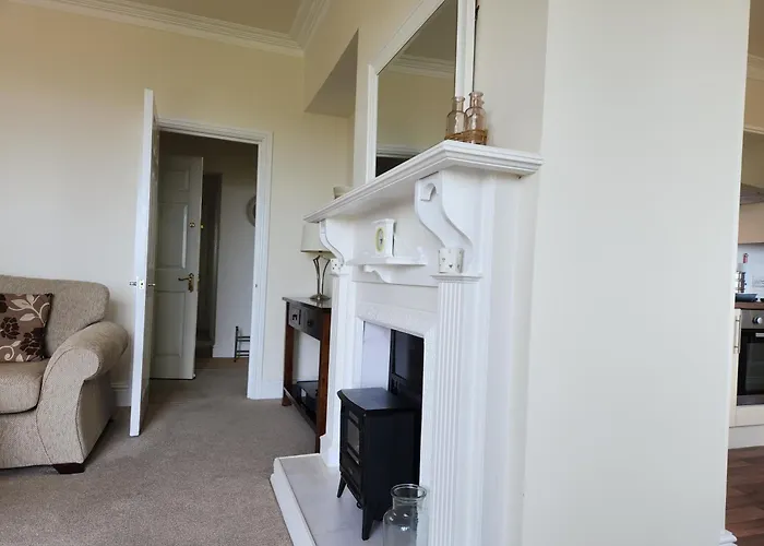 80 Filey Road - 2 Bed First Floor With Sea Views And Parking * Scarborough