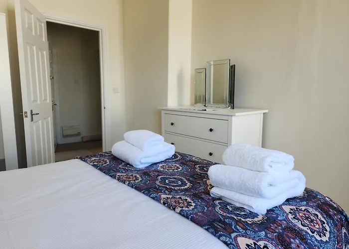 80 Filey Road - 2 Bed First Floor With Sea Views And Parking * Scarborough