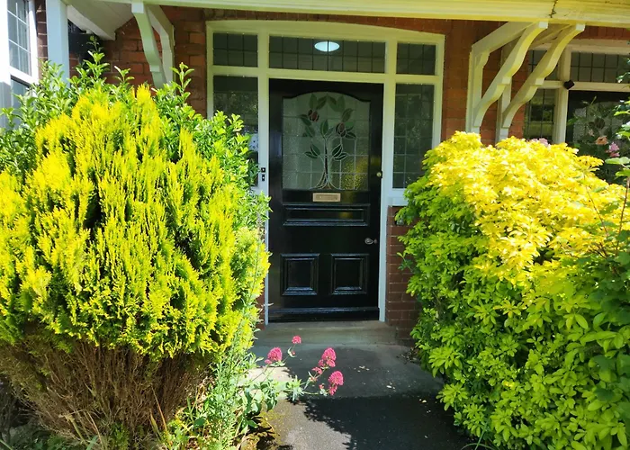 Apartment 80 Filey Road - 2 Bed First Floor With Sea Views And Parking