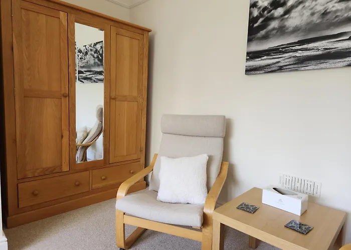 80 Filey Road - 2 Bed First Floor With Sea Views And Parking * Scarborough