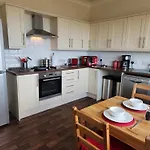 Lejlighed 80 Filey Road - 2 Bed First Floor With Sea Views And Parking