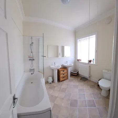 Apartamento 80 Filey Road - 2 Bed First Floor With Sea Views And Parking *